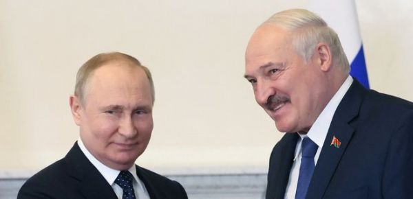 
Лукашенко запевнив селян: Ви не думайте, що я тут планую якийсь напад на Україну 