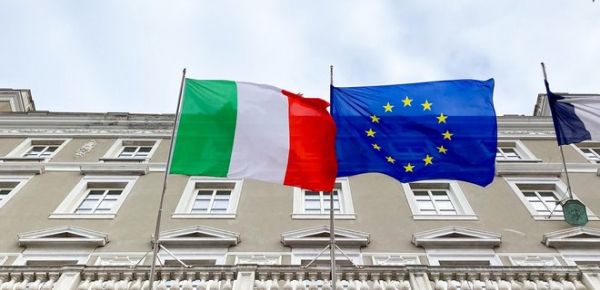 
Україна отримала 200 млн євро від Італії: гроші підуть на зарплати учителям 