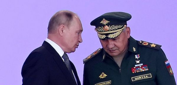 
Путін втратив довіру до Шойгу і спілкується з генералами через його голову – "Важные истории" 