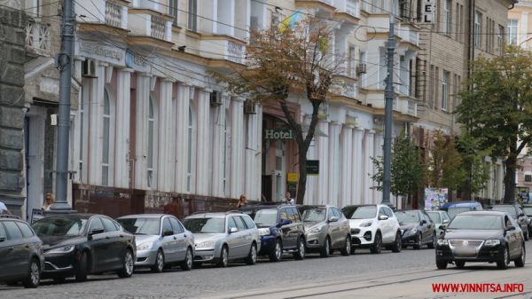 Виконком затвердив перелік місць під паркування у центрі Вінниці                     
