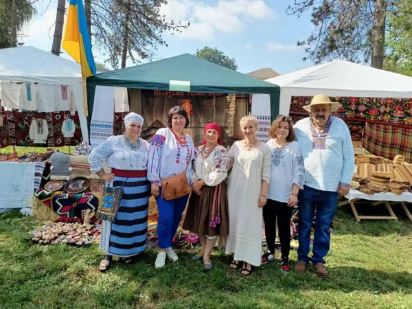 Вінничани представляли подільську творчість на фестивалі килимів у Молдові                     
