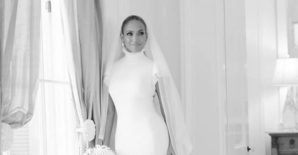 Перлини та шлейф із 1000 хусток: Ralph Lauren показав три весільні сукні Лопес