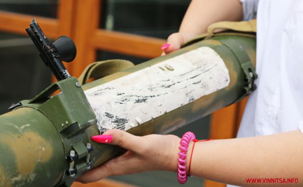 Вінницька волонтерка розігрує рашистський вогнемет за донат на автомобіль для ЗСУ                    

