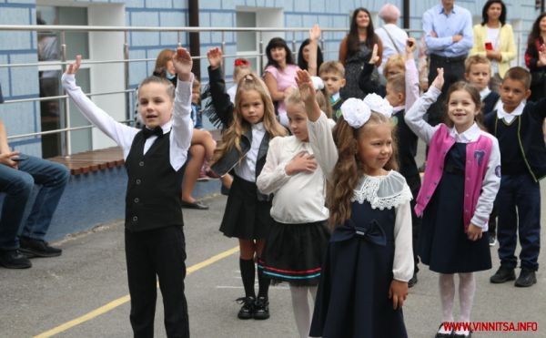 У школи Вінниці зарахували 4609 першокласників                     
