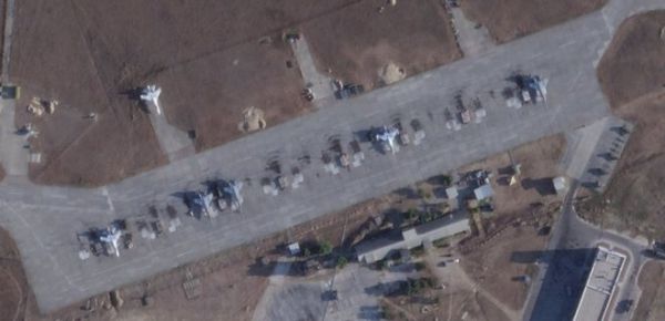
Судячи із супутникових знімків, на аеродромі Бельбек під Севастополем пошкоджень немає 