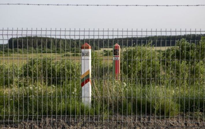 Ограждение на полтысячи километров. Литва достроила забор на границе с Беларусью