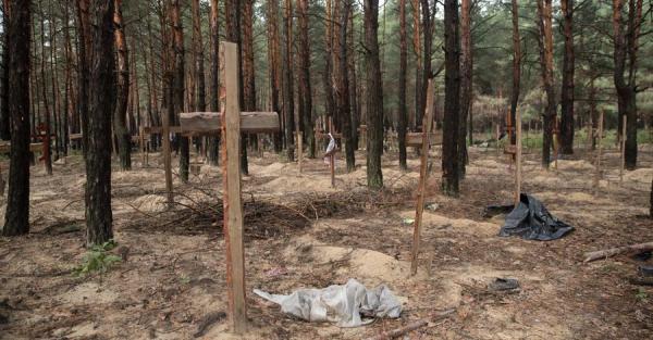 Зеленський показав масові поховання в Ізюмі: 400 убитих, у тому числі діти