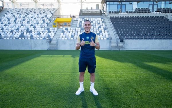 Дніпро-1 уклав контракт із захисником збірної Алжиру