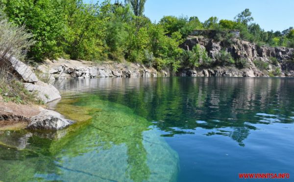 Блакитна лагуна: фоторепортаж із затопленого Губницького кар’єру                    

