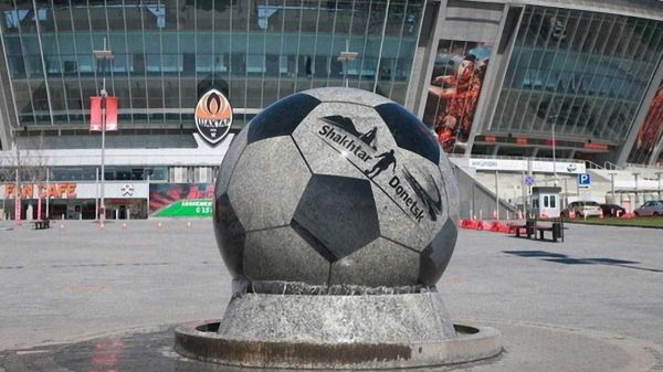 Представник «Шахтаря»: «Пам’ятник м’ячу знаходиться на своєму місці і чекає на повернення «Шахтаря» в український Донецьк»