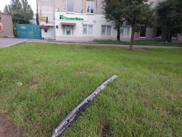 
Ракетний удар по Миколаєву. Біля зупинки транспорту загинули троє людей: фото 