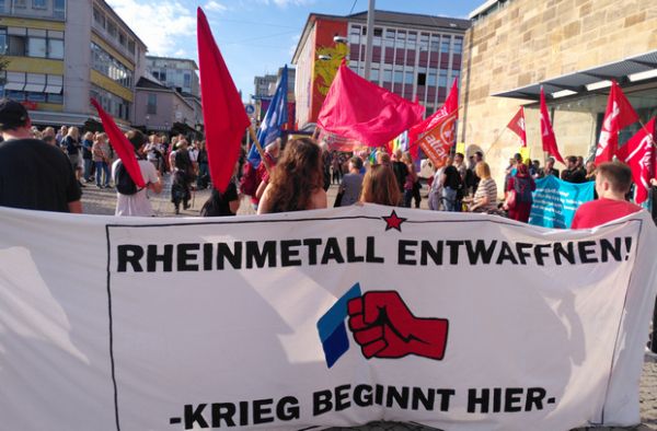 
У Німеччині антимілітаристи протестують проти постачання зброї Україні та взагалі – відео, фото 