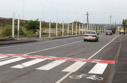  Велодоріжки та нове LED-освітлення: відремонтовано дорогу, яка сполучає Десну і вулицю Сергія Зулінського                    
