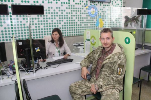 Співак та захисник України Коля Сєрга завітав до сервісного центру МВС Вінниччини                    
