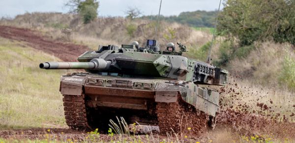 
У Німеччині пояснили відмову постачати Україні танки Leopard "занадто довгим навчанням" 