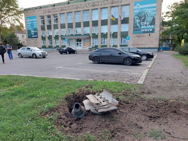 
Ракетний удар по Миколаєву. Біля зупинки транспорту загинули троє людей: фото 