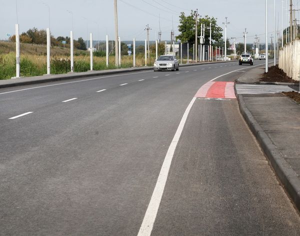  Велодоріжки та нове LED-освітлення: відремонтовано дорогу, яка сполучає Десну і вулицю Сергія Зулінського                    
