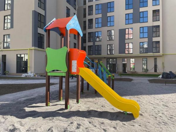 На Поділлі завершили будівництво муніципального будинку з підземним паркінгом                    
