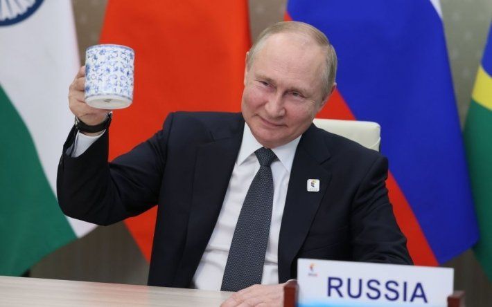 "От февраля снимают стресс": Путина беспокоит высокий уровень алкоголизма в Кремле