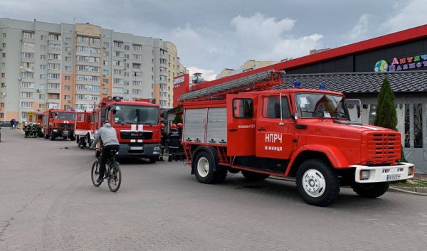 На Вишеньці сталось загорання  на території ТРЦ                    
