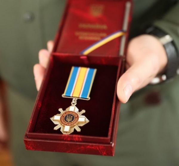 Орден «За мужність» ІІІ ступеня (посмертно) «азовцю» з Вінниччини                    
