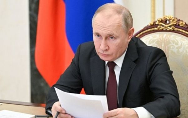 Путін підписав укази про "незалежність" двох українських областей