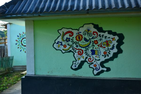 «Мальовані хати» у селах на півдні Вінниччини. Фото                    
