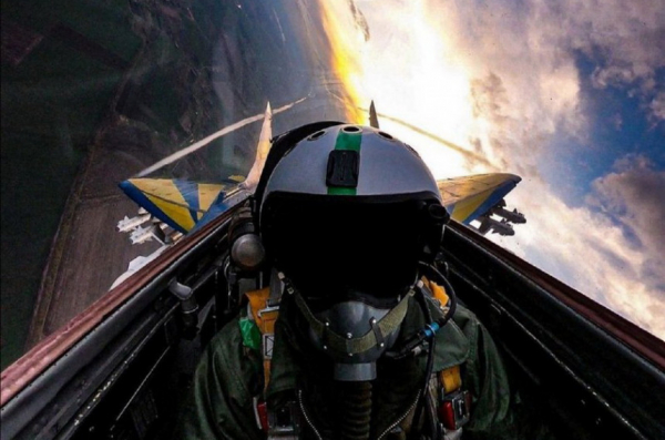 Пілот, який відвів падаючий винищувач від Вінниці, розповів про полювання на ворожі дрони                     
