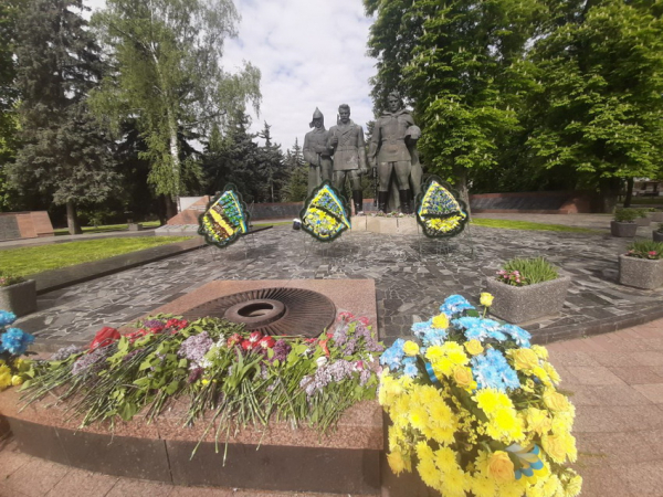У центрі Вінниці демонтували частину Меморіалу на Європейській площі. Фото                     
