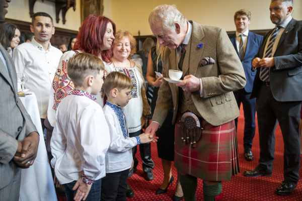 Король Чарльз III зустрівся з українськими біженцями у Шотландії