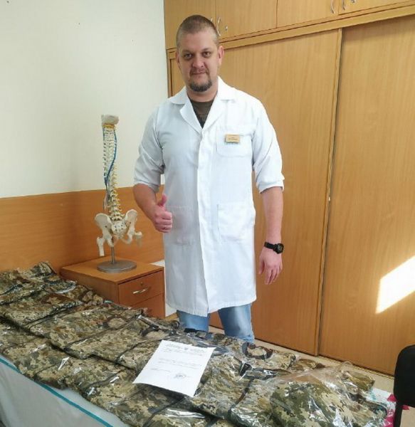 На Вінниччині волонтери шиють спеціальний одяг-трансформер для поранених військових                     
