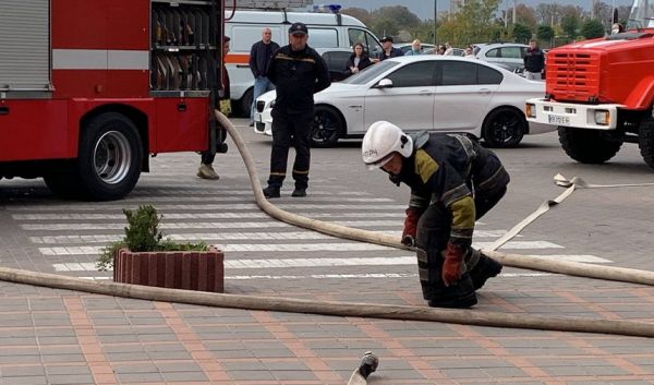 На Вишеньці сталось загорання  на території ТРЦ                    
