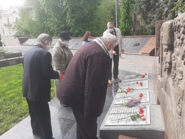 У центрі Вінниці демонтували частину Меморіалу на Європейській площі. Фото                     
