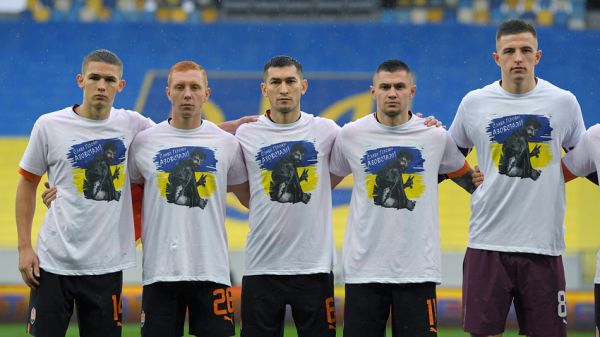 «Шахтар» вийшов на матч УПЛ у футболках, присвячених полоненому з «Азовсталі» (ФОТО)