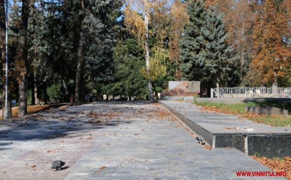 У центрі Вінниці демонтували частину Меморіалу на Європейській площі. Фото                     
