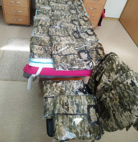 На Вінниччині волонтери шиють спеціальний одяг-трансформер для поранених військових                     
