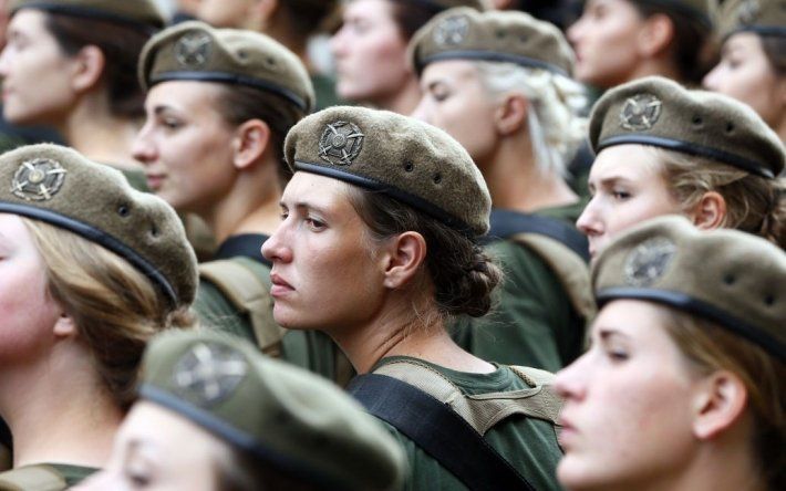 Военнообязанные женщины 2022 года: кто обязательно должен встать на учет