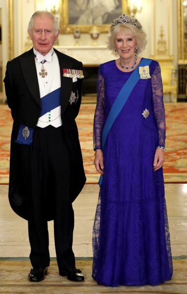 Королева Камілла прийшла на прийом у прикрасах Єлизавети II, а Кейт Міддлтон – принцеси Діани