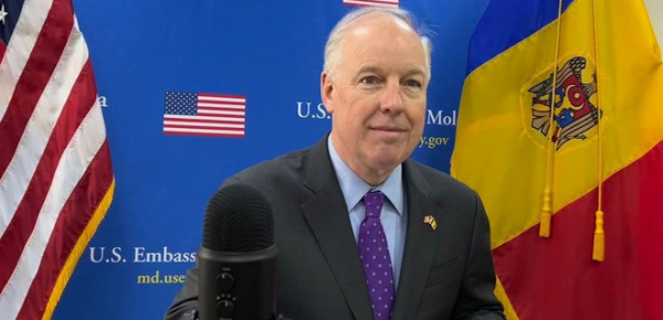 
Росія зараз не нападатиме на Молдову, але ми допомагаємо зміцнювати армію — посол США 