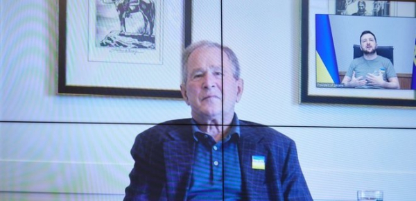 
Джордж Буш проведе публічну розмову з Зеленським. Хоче підкреслити підтримку з боку США 