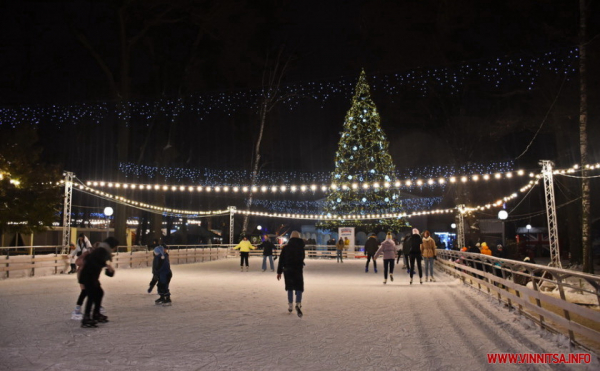 У Вінниці не встановлюватимуть новорічну ялинку в парку і не прикрашатимуть місто ілюмінацією                    
