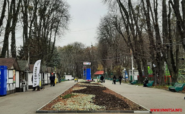 У Вінниці в Центральному парку культури та відпочинку встановили тюбінг гірку                    
