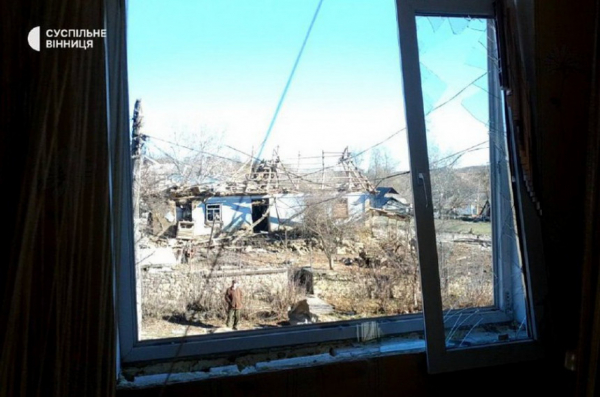 На Вінниччині внаслідок падіння уламків ракет пошкоджені приватні будинки, постраждалих немає                    
