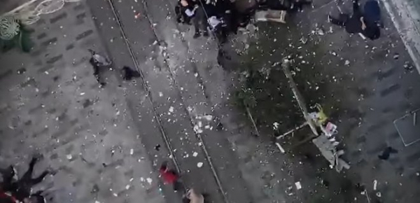 
Вибух у центрі Стамбула, повідомляють про постраждалих – відео (18+) 