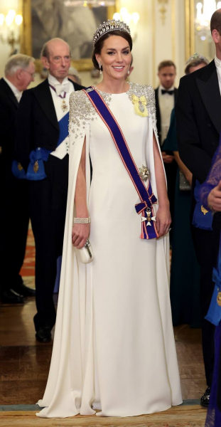 Королева Камілла прийшла на прийом у прикрасах Єлизавети II, а Кейт Міддлтон – принцеси Діани