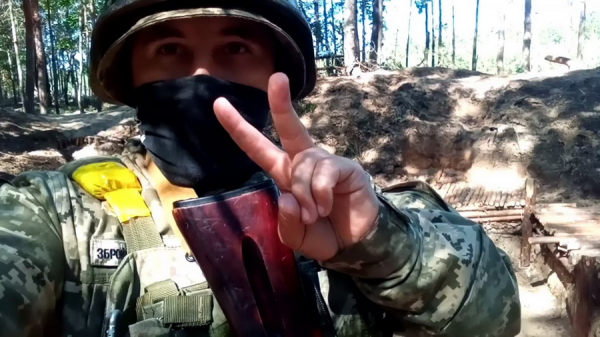 «Яблук багато — радий віддати» — боєць ЗСУ із Вінниччини роздає плоди з власного саду                     
