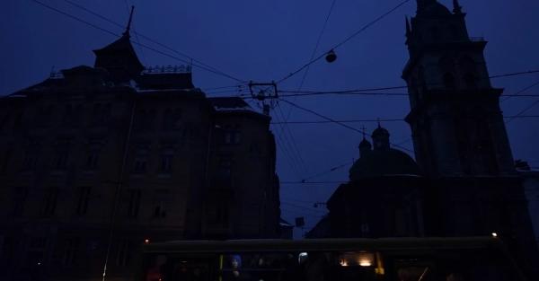 "Укренерго" запроваджує аварійні відключення електроенергії по всій Україні