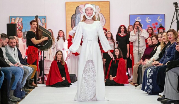 У Софії Київській представили колекцію одягу з етновишивкою, якій понад 100 років