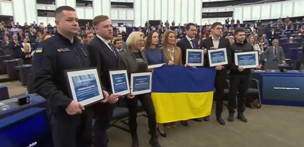 
Українці здобули премію Сахарова. Зеленський пообіцяв перемогти "так, щоб ніколи знову" 