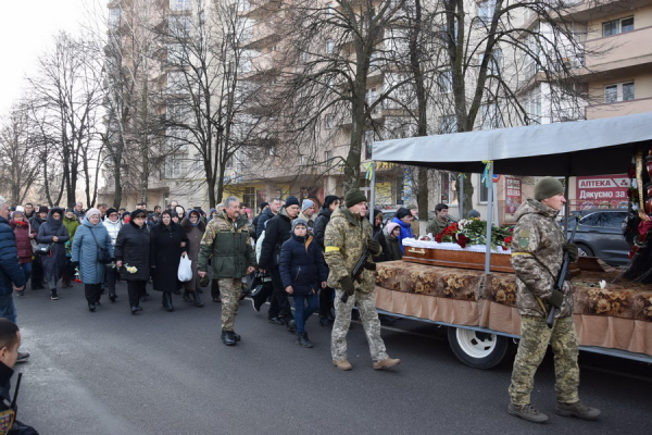 На Вінниччині в останню дорогу провели офіцера Івана Дідика                     
